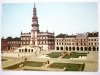 ZAMOŚĆ. RYNEK WIELKI, W GŁĘBI RATUSZ Z 1591 r. WG. FOT. B. MALUROWICZA